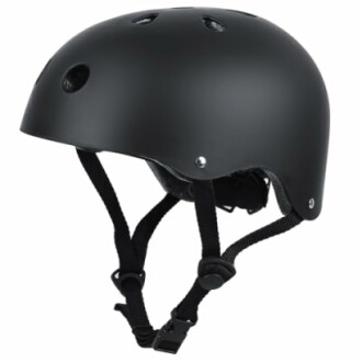 Zwarte skateboardhelm