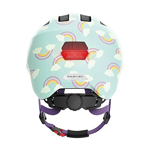 Kinderhelm met regenboogontwerp en veiligheidslicht