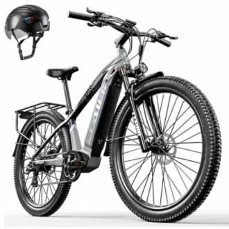 Elektrische mountainbike met helm